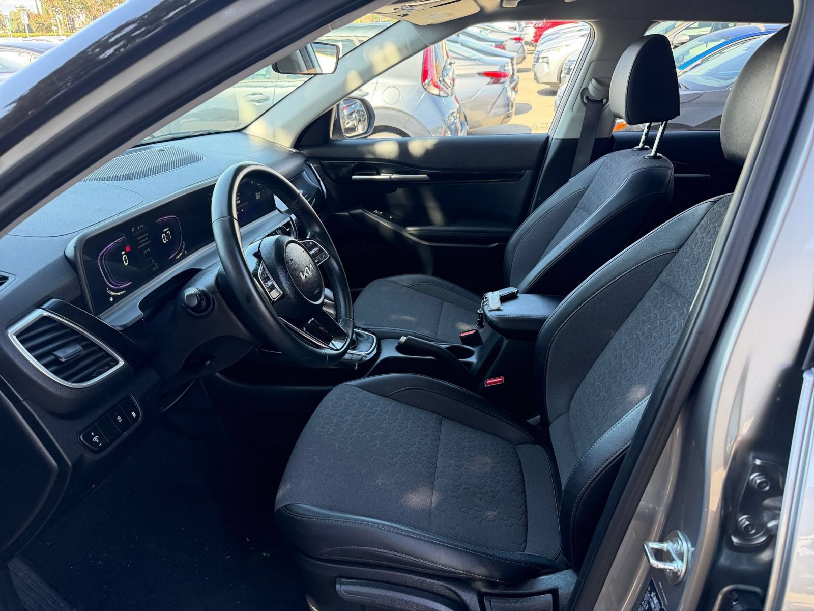 Used 2025 Kia Seltos S FWD image 28