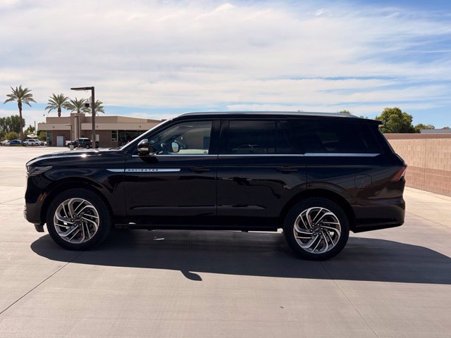 Used 2025 Lincoln Navigator Reserve AWD/4WD image 10