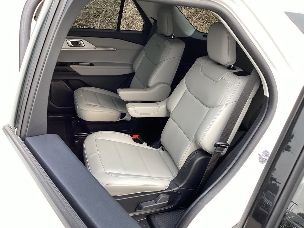 Used 2025 Ford Explorer Active w/ Active Comfort Package image 43