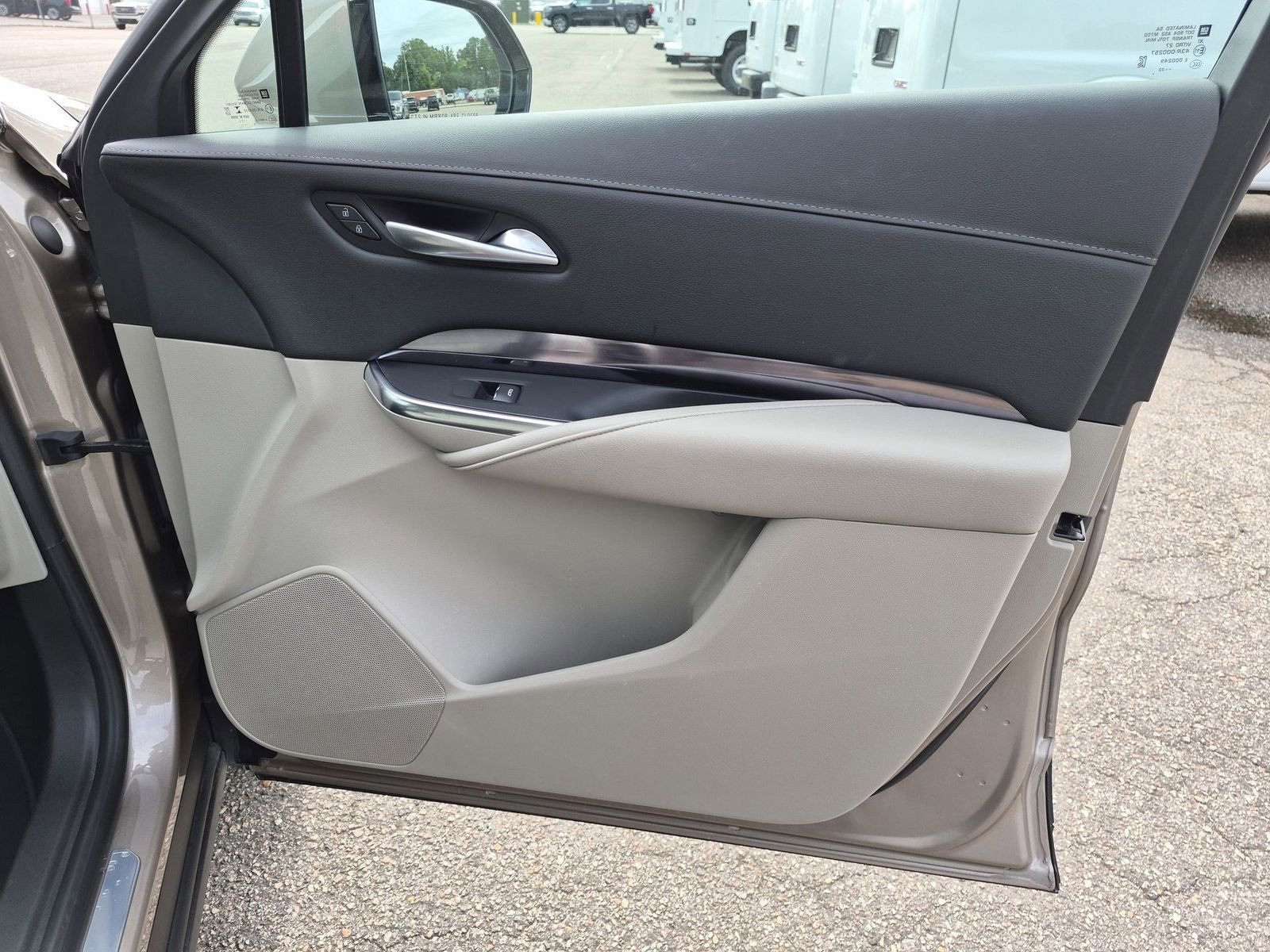 Certified 2023 Cadillac XT4 Luxury w/ Cold Weather Package FWD image 27