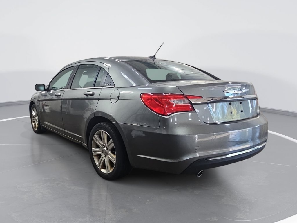 Used 2011 Chrysler 200 Touring FWD image 6