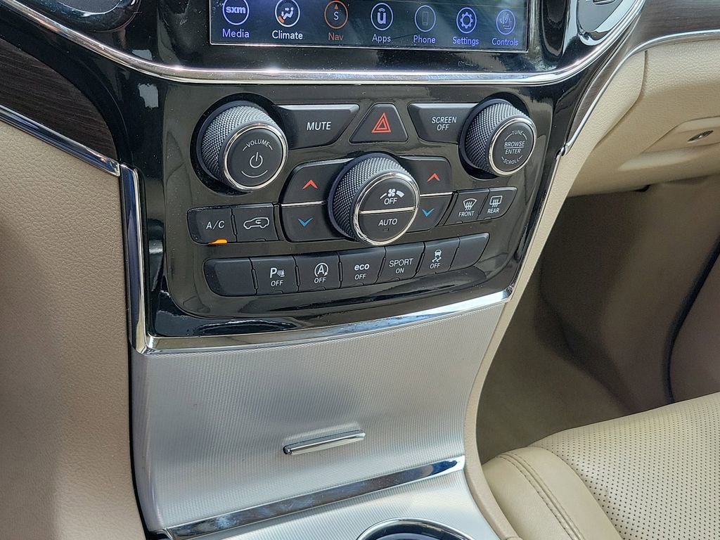 Used 2020 Jeep Grand Cherokee Overland w/ Interior Metal Package AWD/4WD image 29