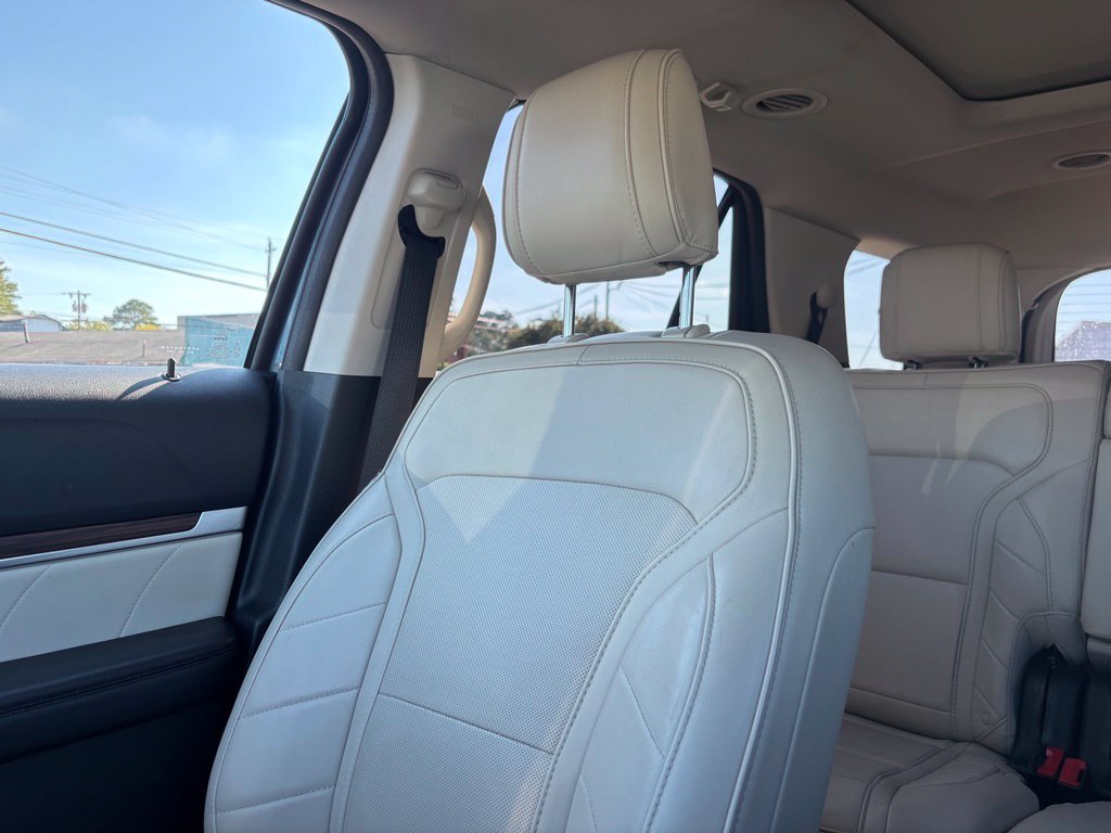Used 2019 Ford Explorer Limited w/ Limited Luxury Package FWD image 44