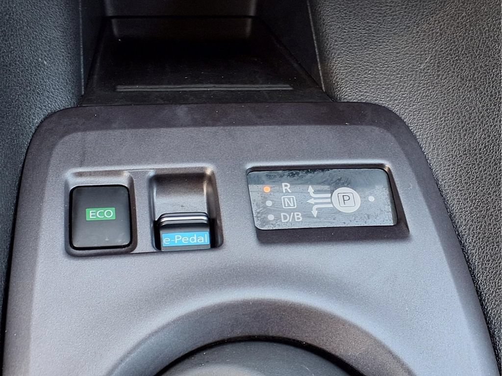 Used 2025 Nissan Leaf S FWD image 16