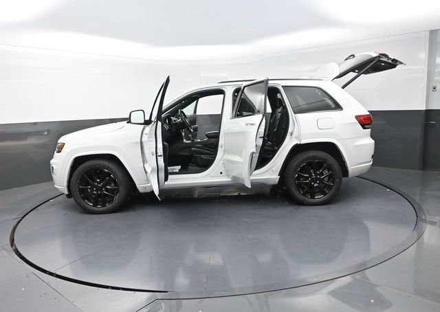 Used 2018 Jeep Grand Cherokee Altitude image 47