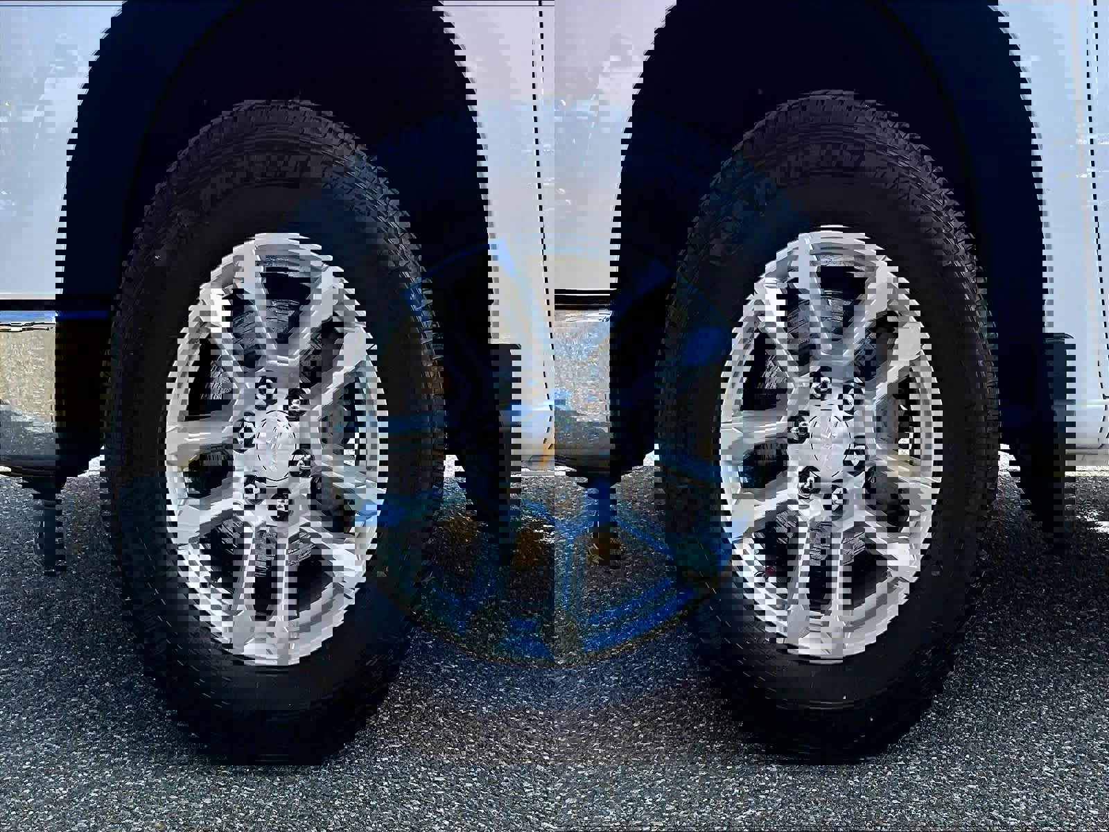 Used 2023 Chevrolet Silverado 1500 LT AWD/4WD image 7