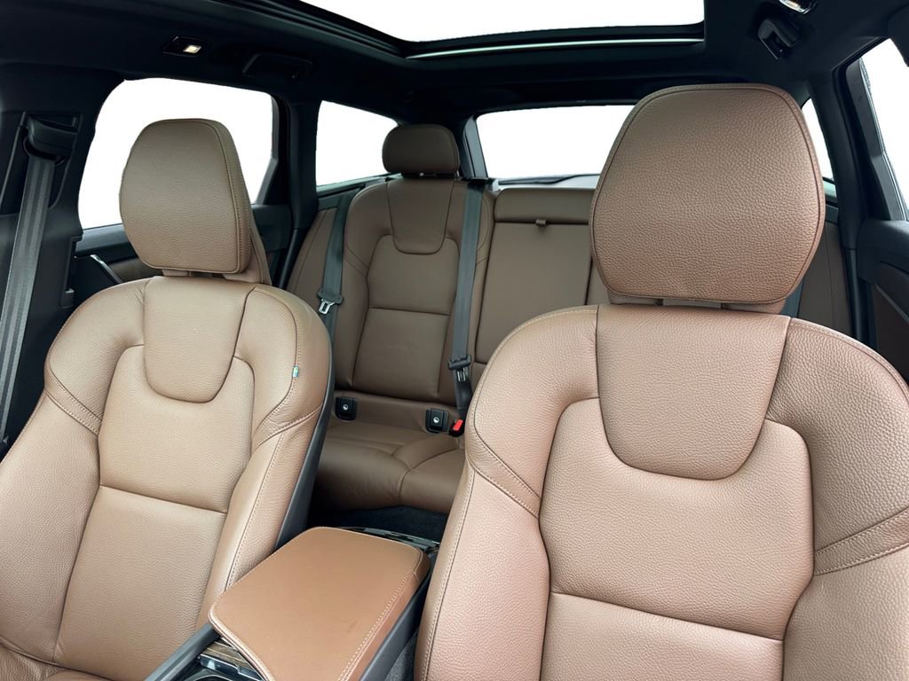 Certified 2025 Volvo V90 B6 Cross Country Plus image 22