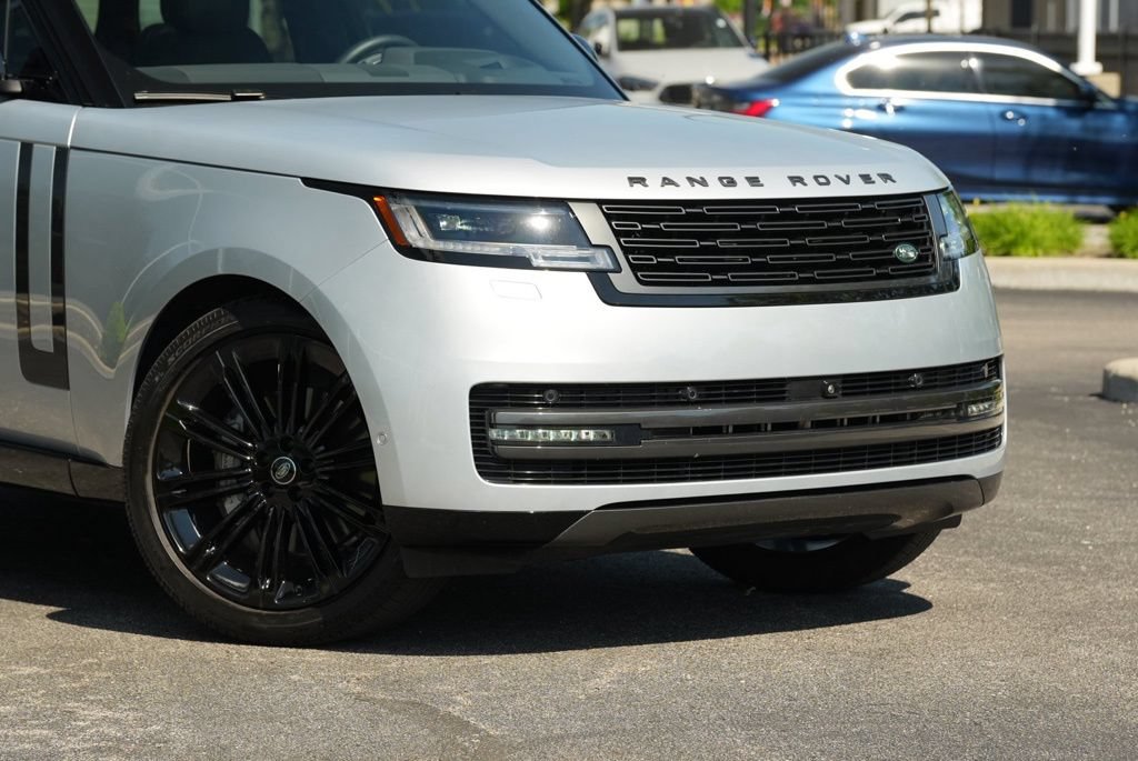 Used 2025 Land Rover Range Rover SE AWD/4WD image 32