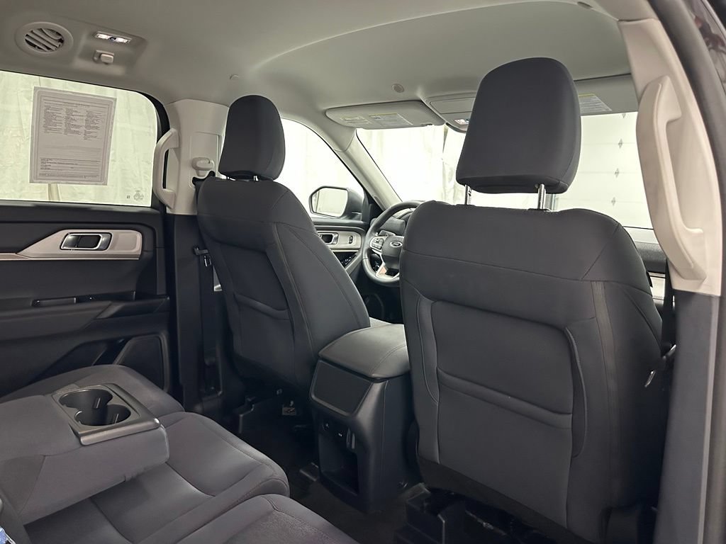 Used 2025 Ford Explorer Active AWD/4WD image 53