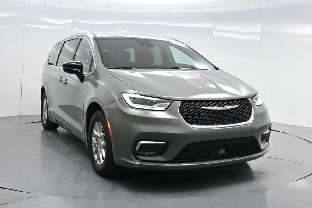 Used 2025 Chrysler Pacifica Select FWD image 74