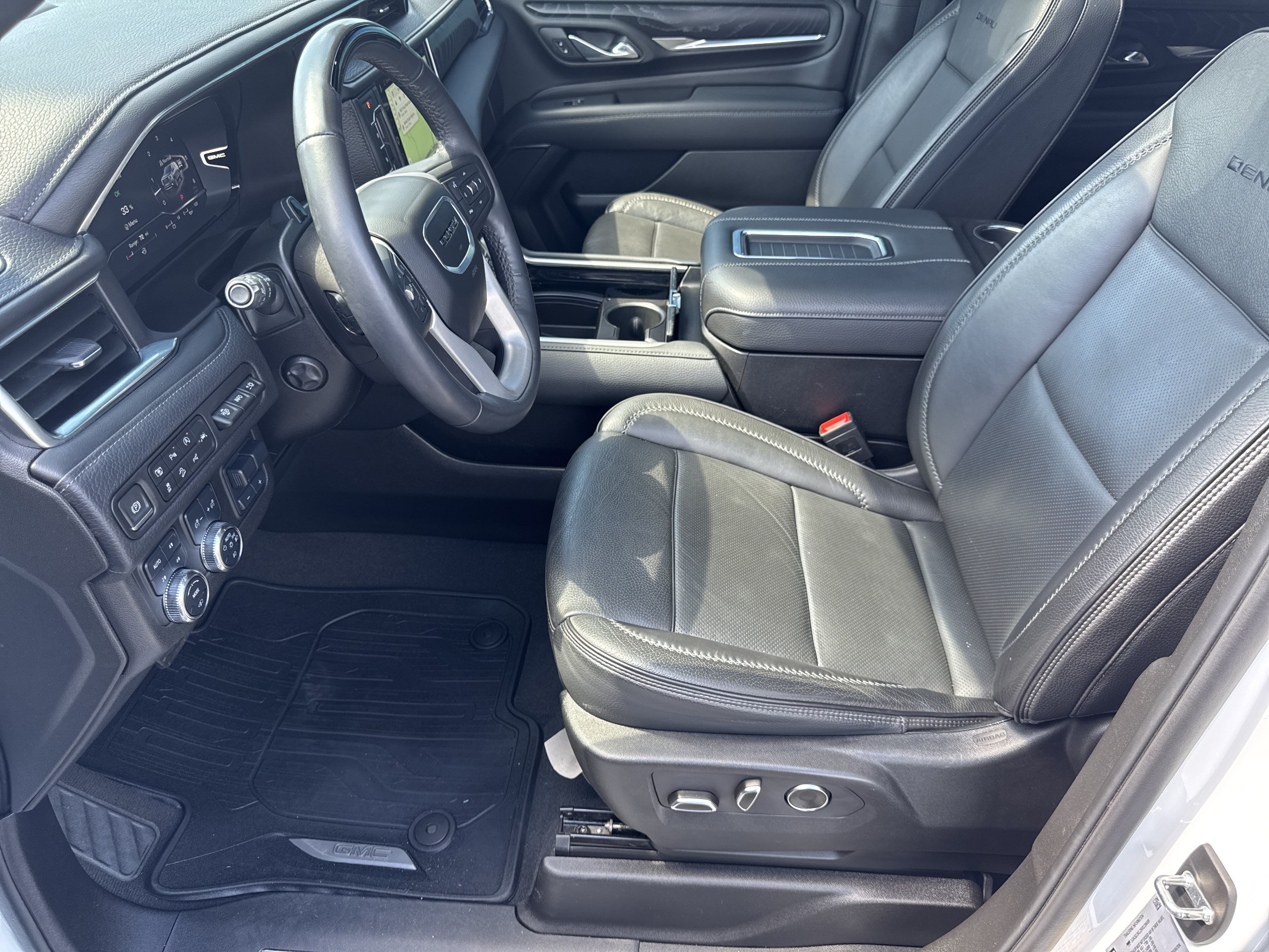 Used 2024 GMC Yukon XL Denali w/ Advanced Technology Package AWD/4WD image 9