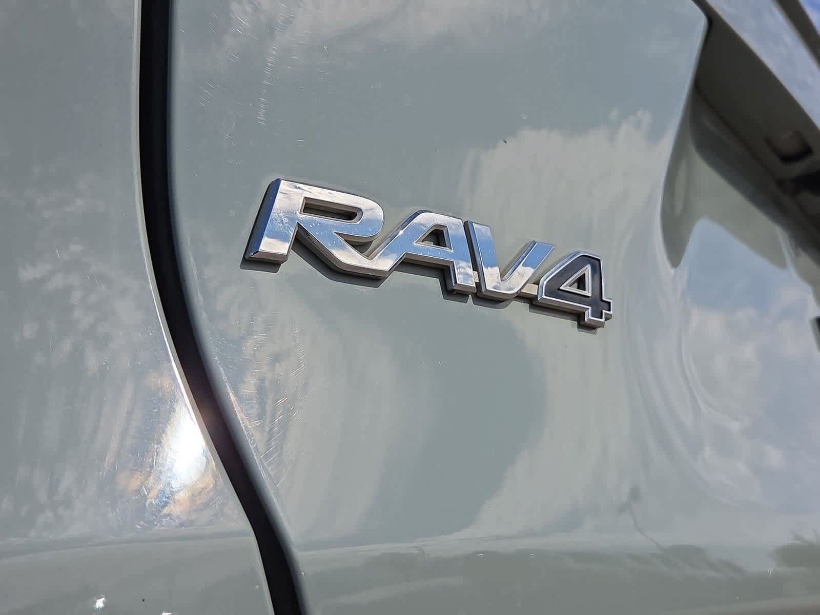 Used 2020 Toyota RAV4 XLE Premium FWD image 12