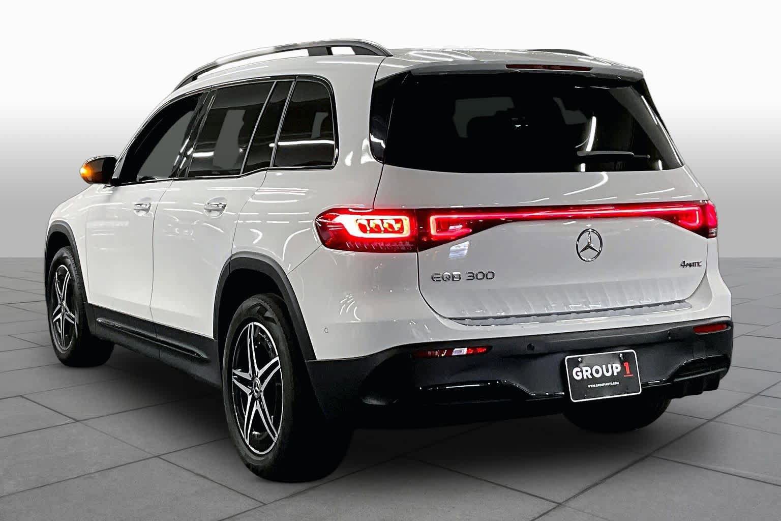 Used 2023 Mercedes-Benz EQB 300 4MATIC image 11