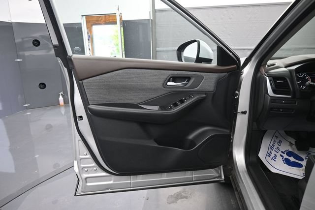 Used 2023 Nissan Rogue SV AWD/4WD image 10