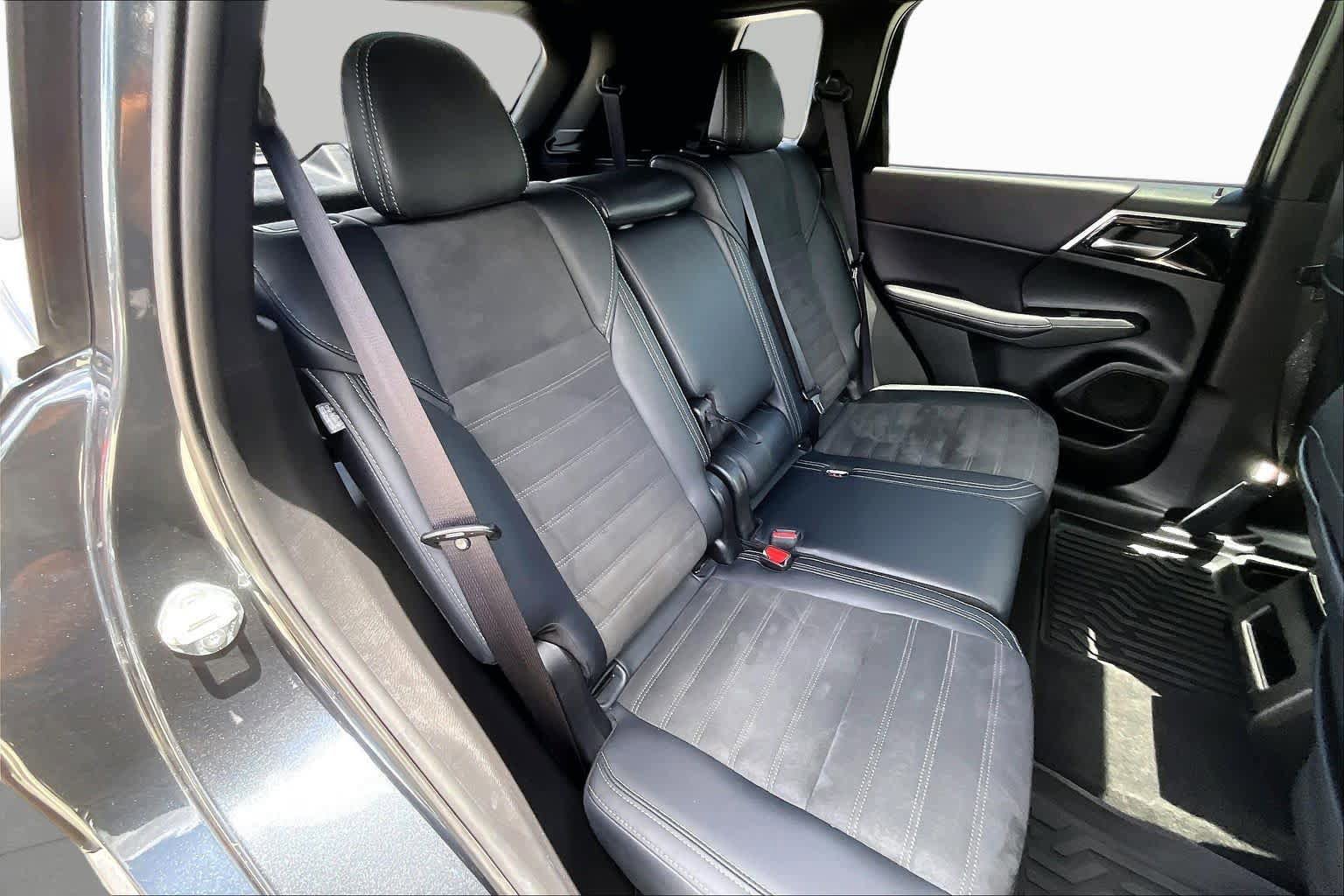Used 2024 Mitsubishi Outlander SE Black Edition FWD image 20