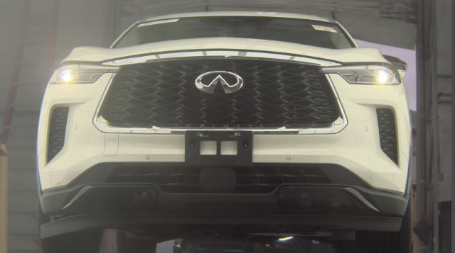 Used 2023 INFINITI QX60 Luxe w/ Cargo Package AWD/4WD image 3