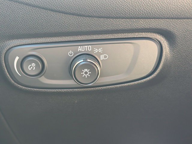 Certified 2022 Chevrolet Equinox RS w/ Infotainment Package FWD image 27