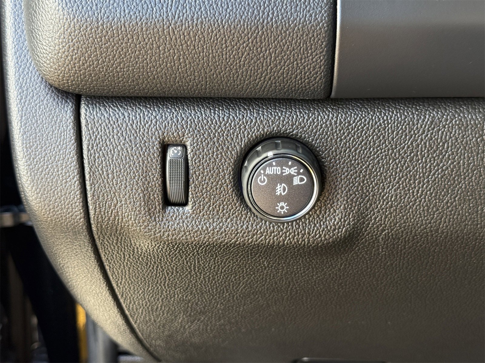 Used 2021 Chevrolet Colorado LT w/ Safety Package image 23