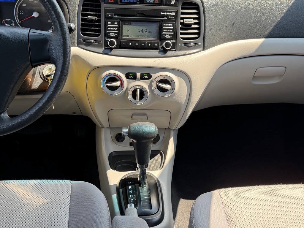 Used 2010 Hyundai Accent GLS FWD image 13