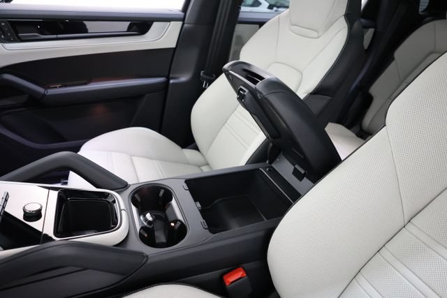 Used 2026 Porsche Cayenne AWD/4WD image 59