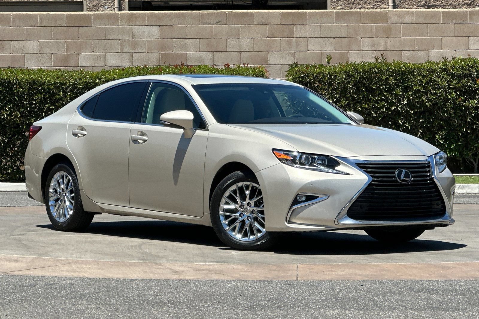 Used 2018 Lexus ES 350 w/ Premier Package FWD image 2