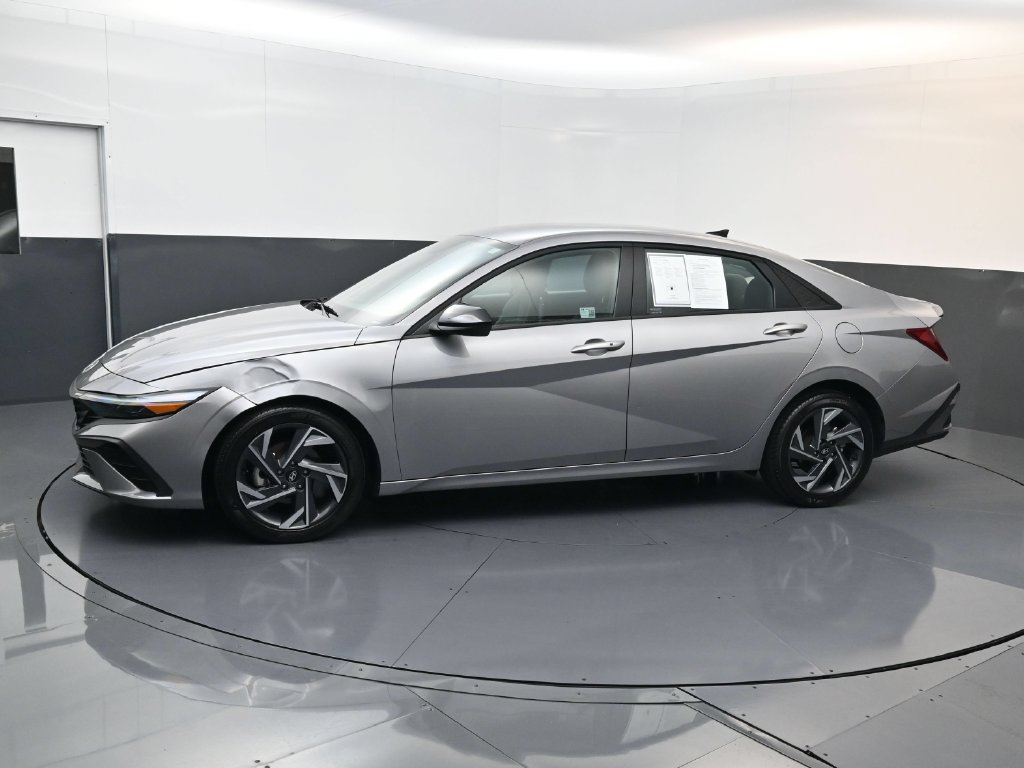 Used 2025 Hyundai Elantra Sport FWD image 7