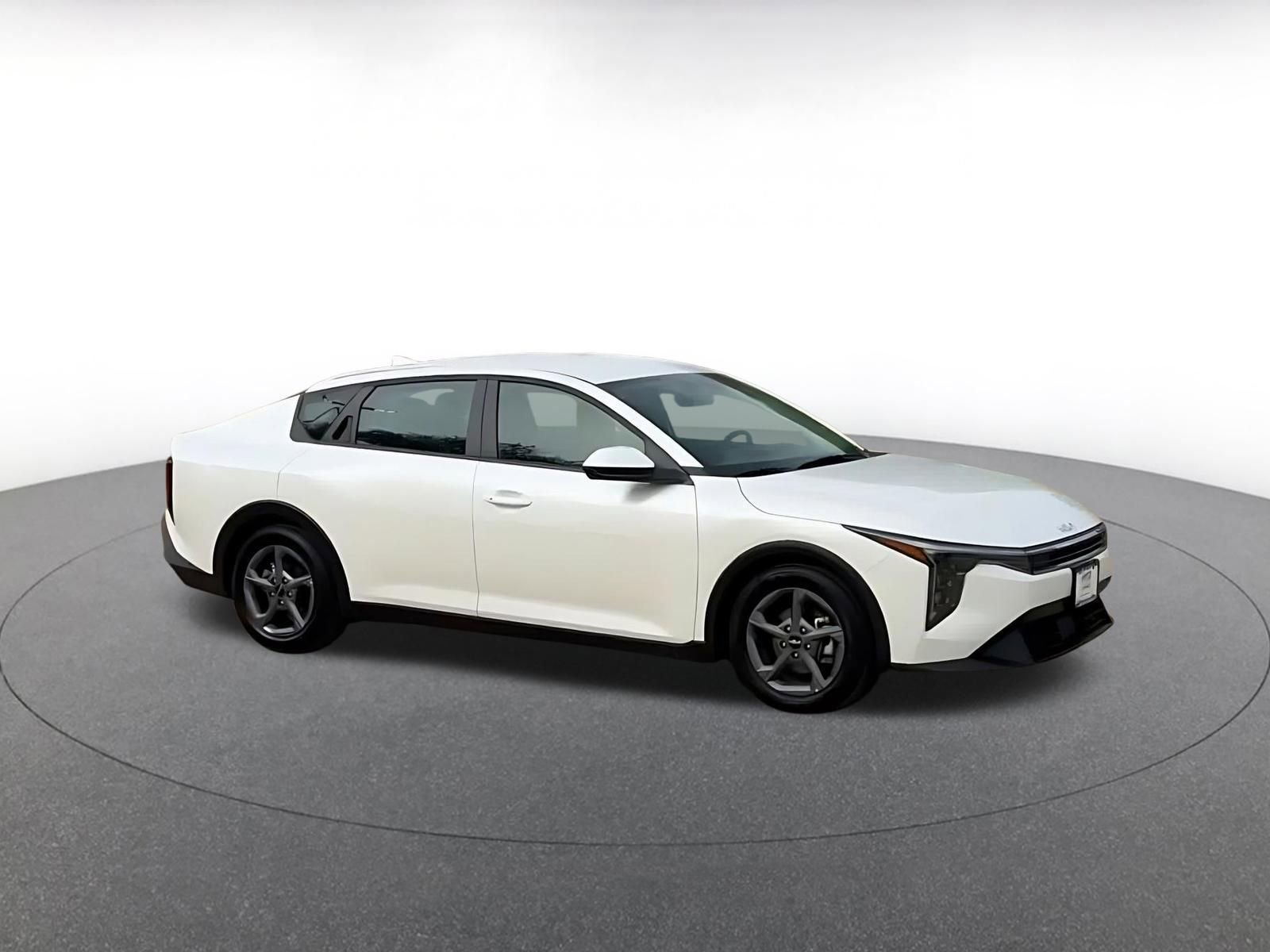 Used 2025 Kia K4 FWD image 2
