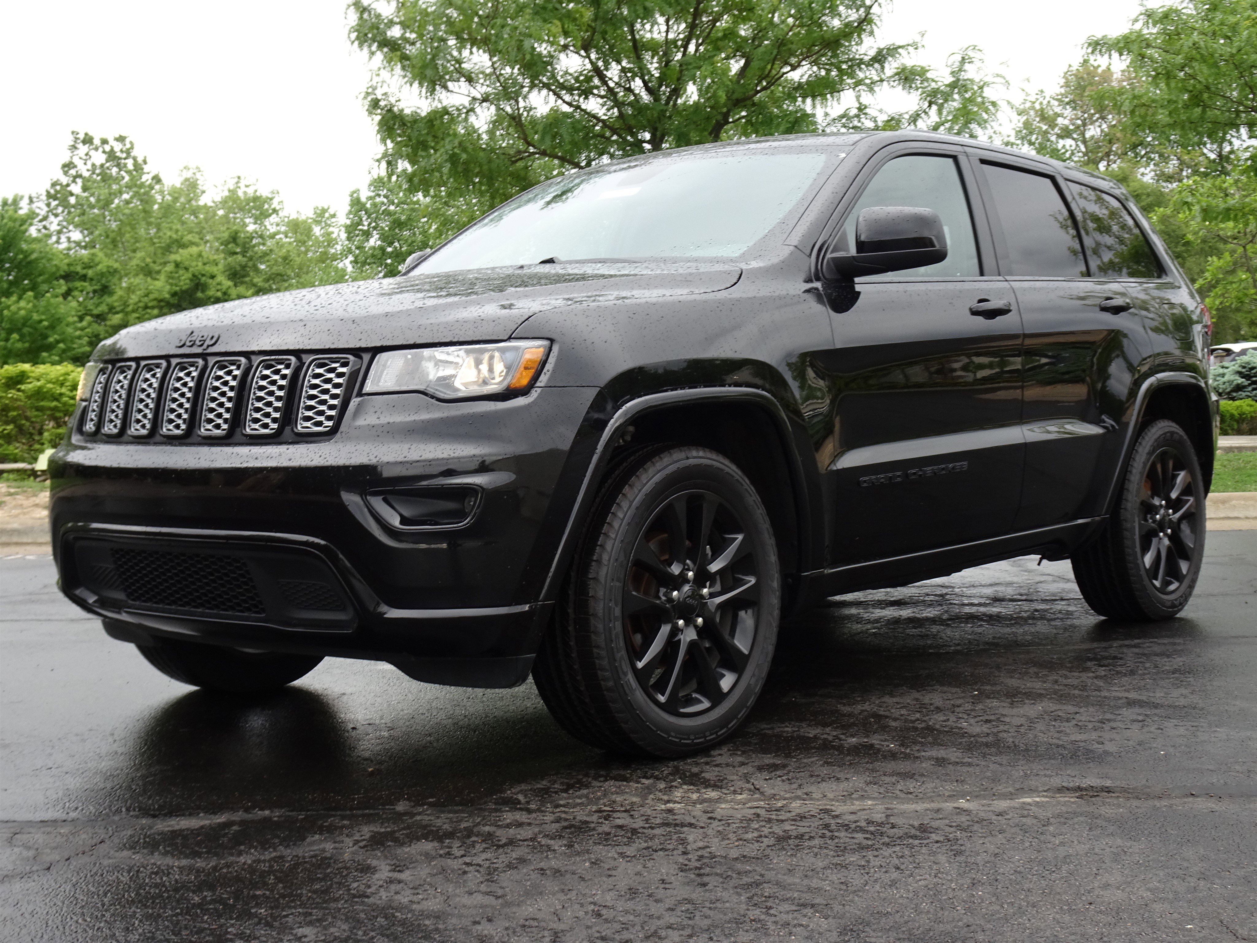 Used 2020 Jeep Grand Cherokee Altitude AWD/4WD image 2