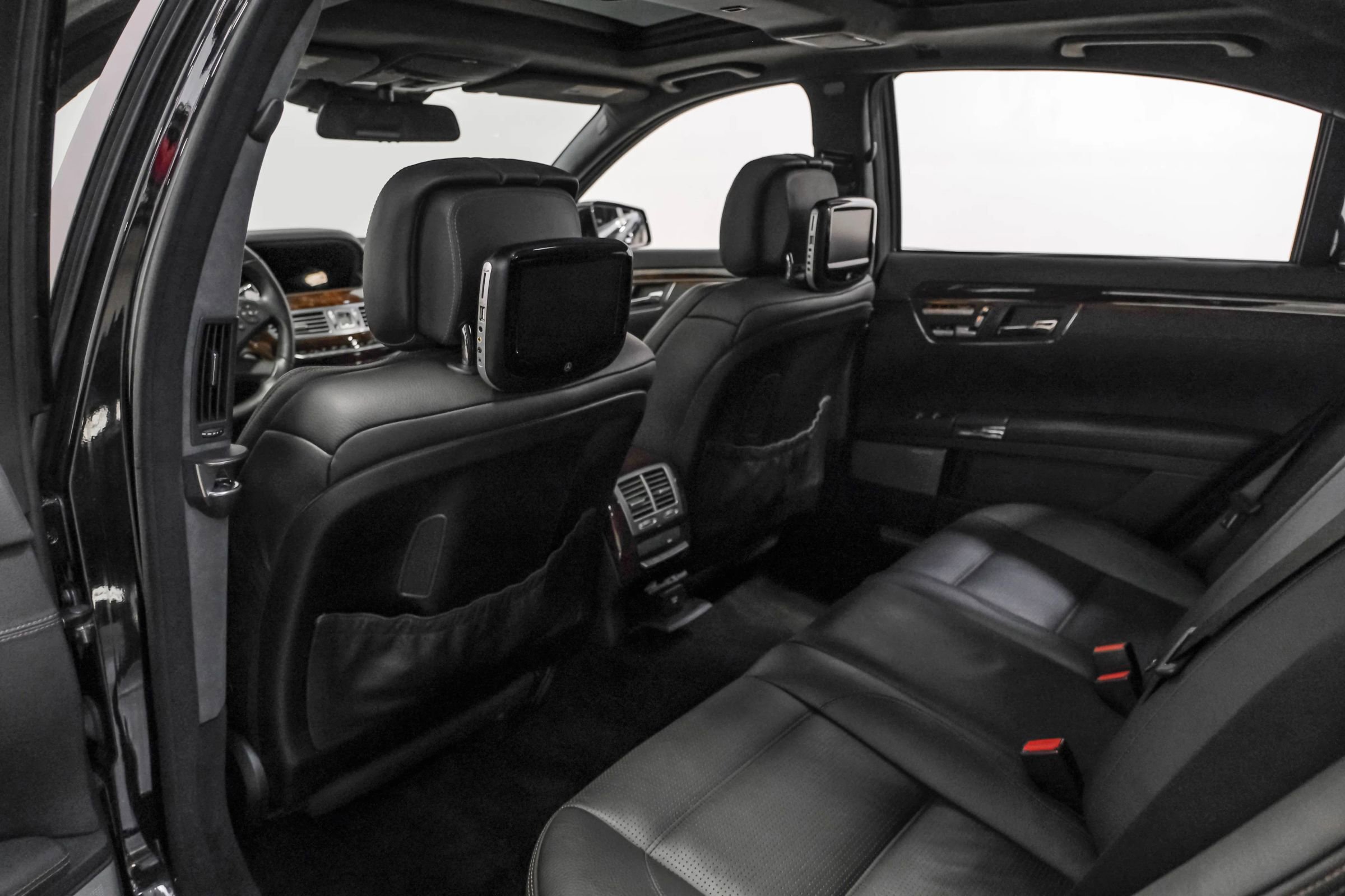 Used 2011 Mercedes-Benz S 63 AMG image 32