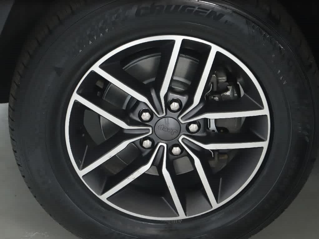 Used 2020 Jeep Grand Cherokee Limited AWD/4WD image 37