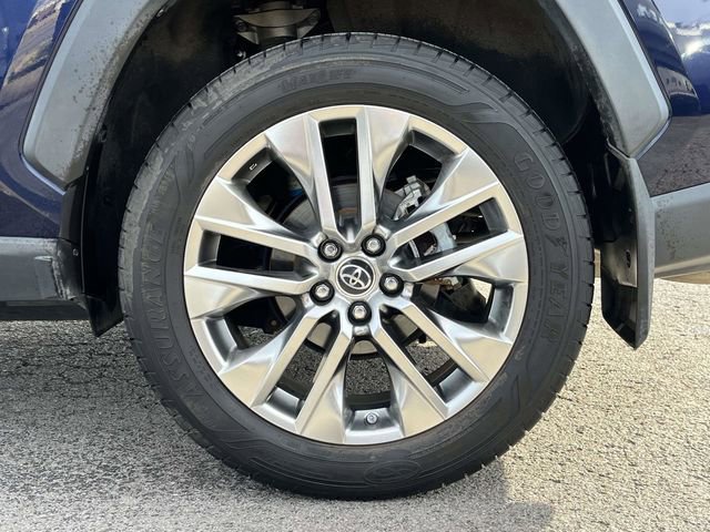 Used 2019 Toyota RAV4 XLE Premium image 11
