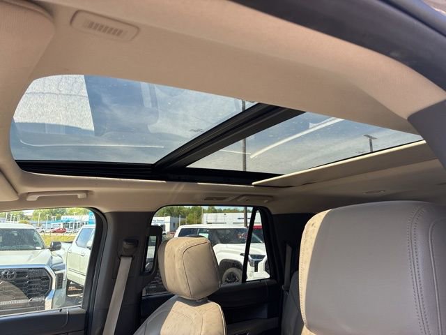 Used 2021 Ford Expedition Max Limited AWD/4WD image 9
