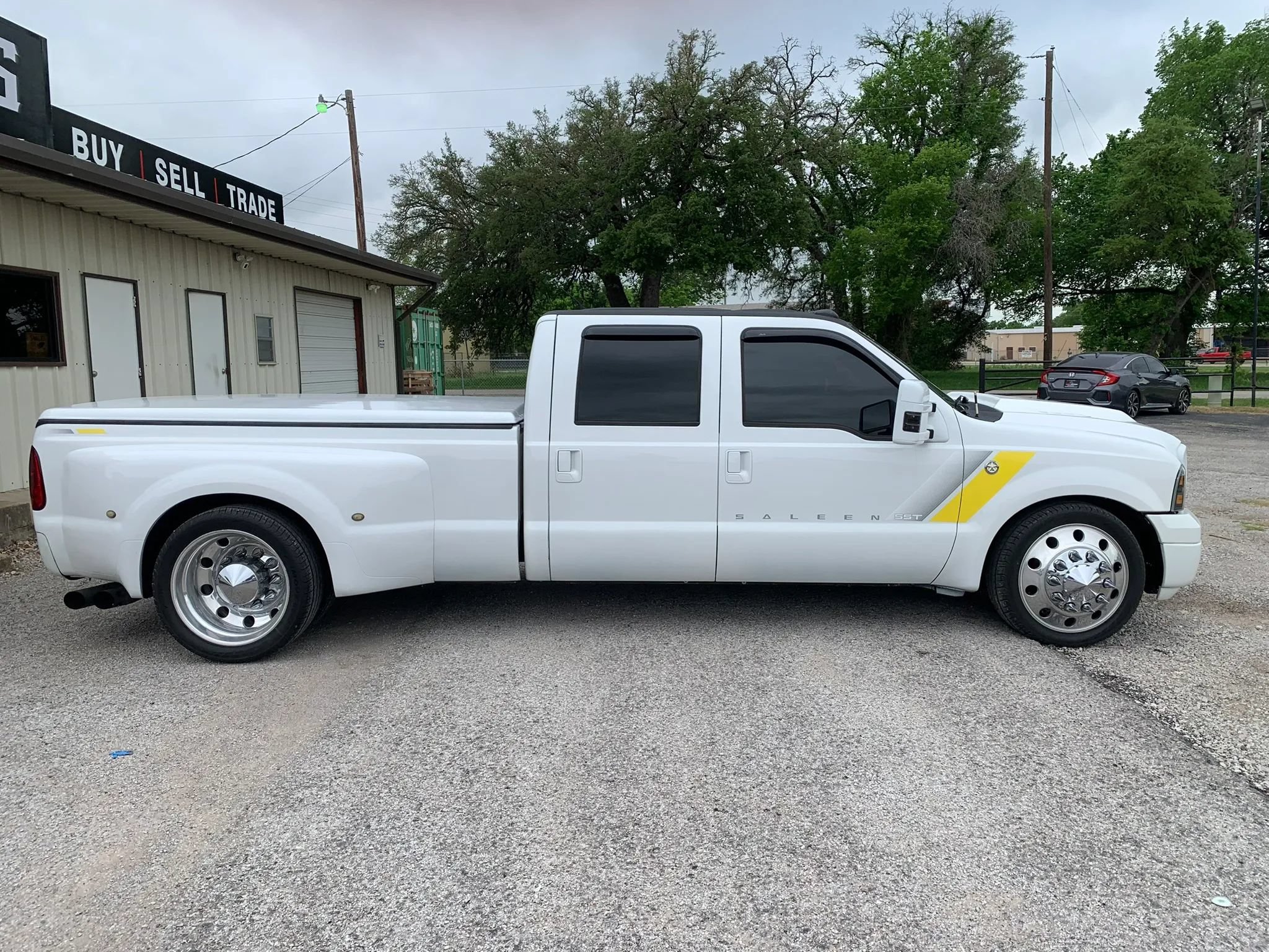 Used 2003 Ford F350 2WD Crew Cab DRW Super Duty image 1