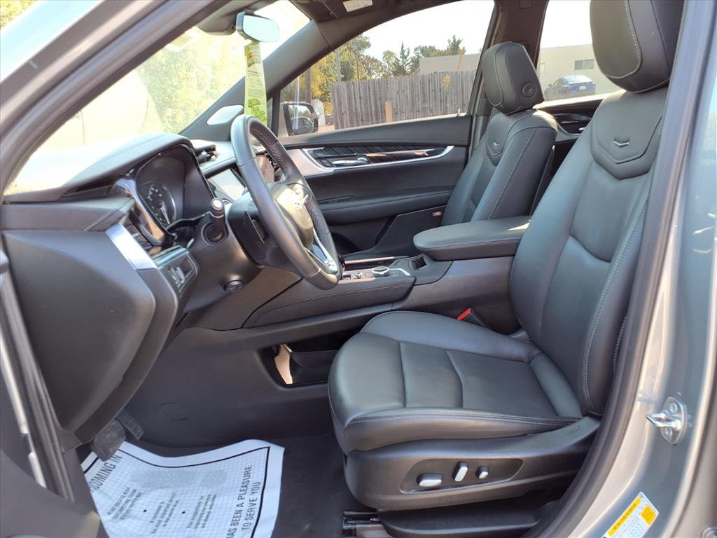 Used 2025 Cadillac XT6 Premium Luxury image 21