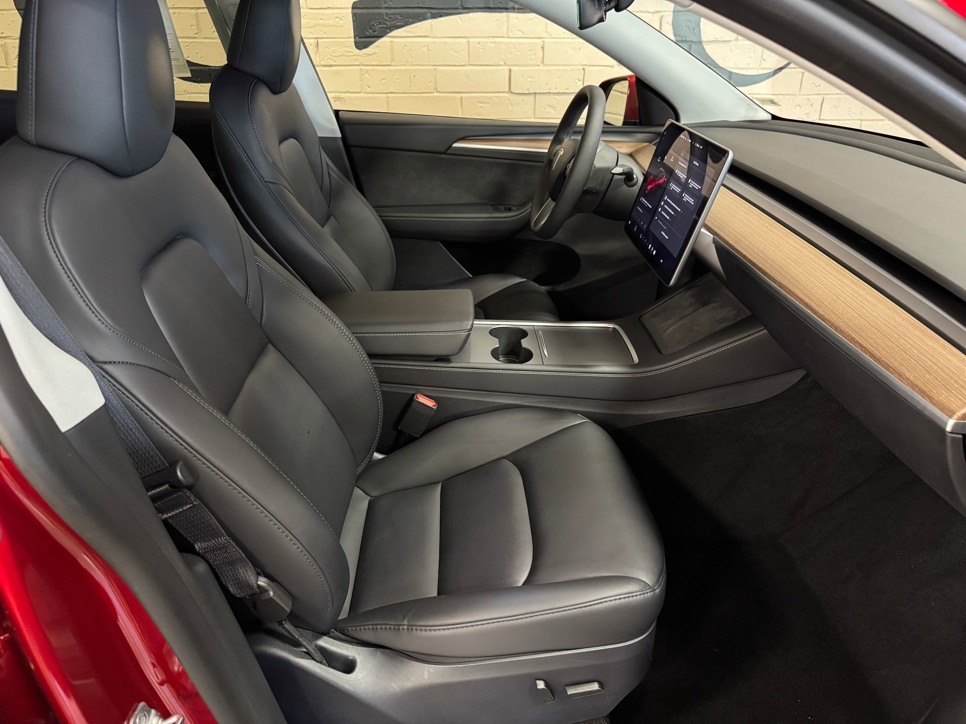 Used 2024 Tesla Model Y Long Range AWD/4WD image 18
