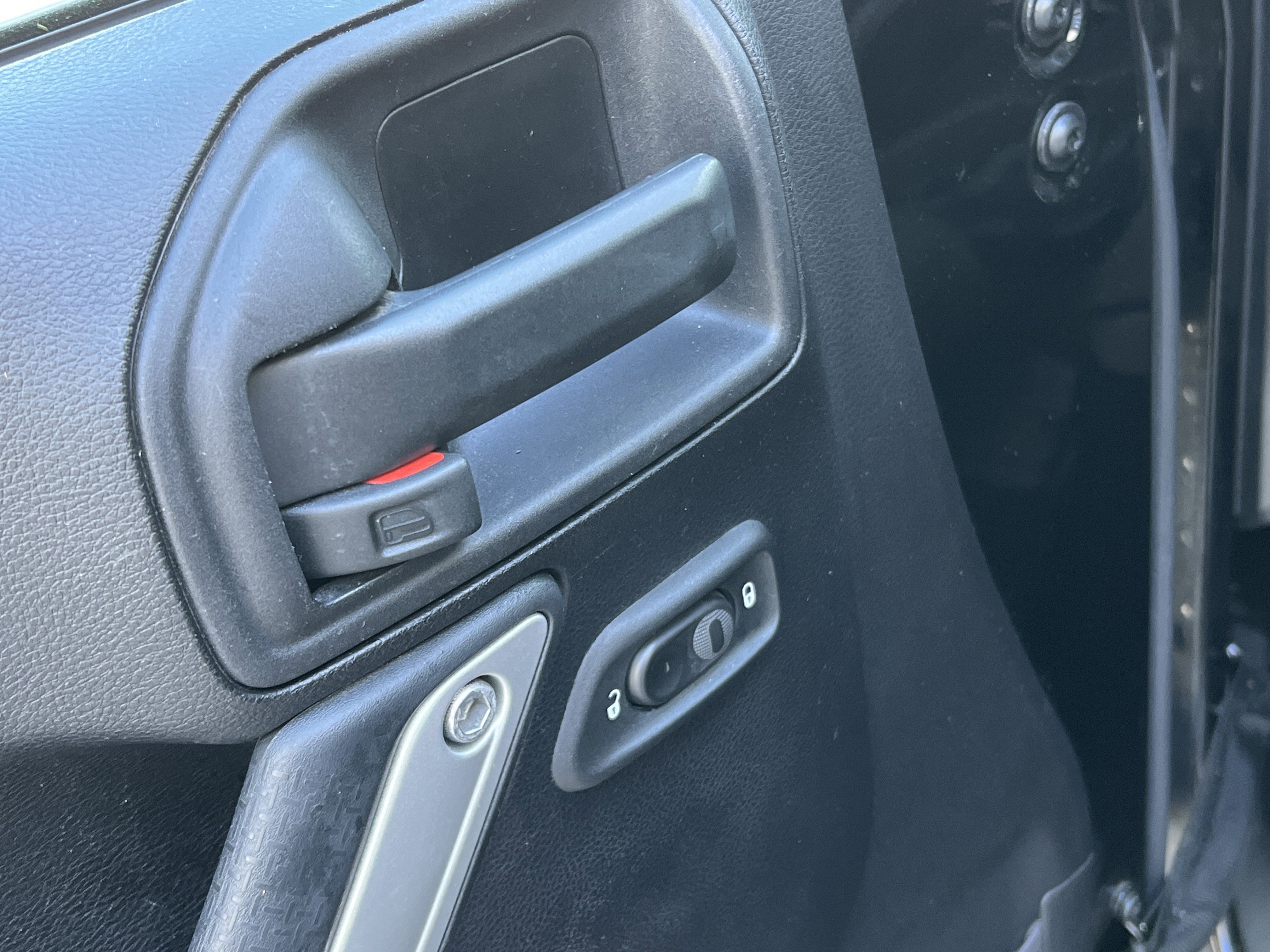 Used 2016 Jeep Wrangler Unlimited Rubicon w/ Connectivity Group image 2