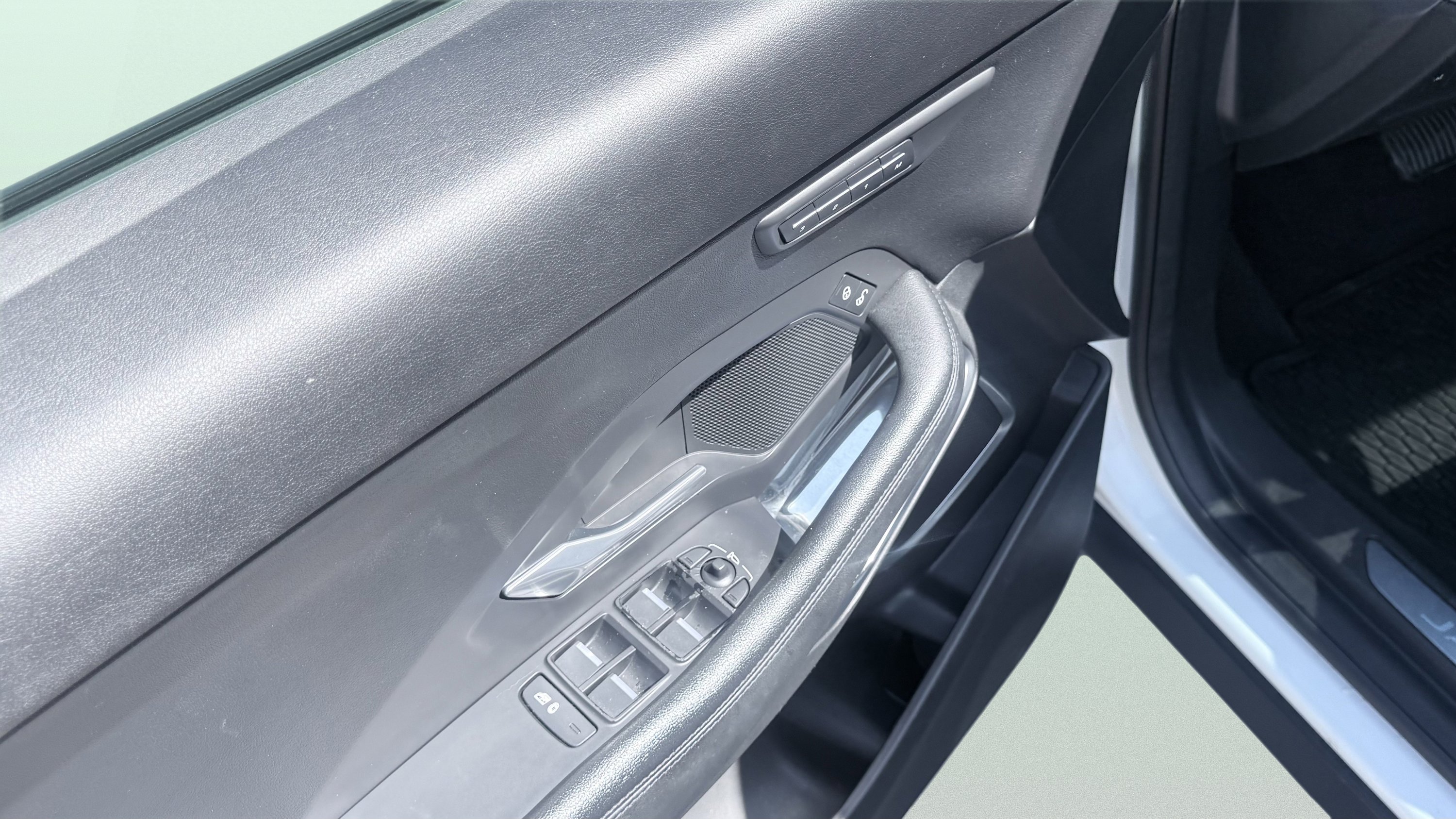 Used 2020 Jaguar E-PACE SE image 21