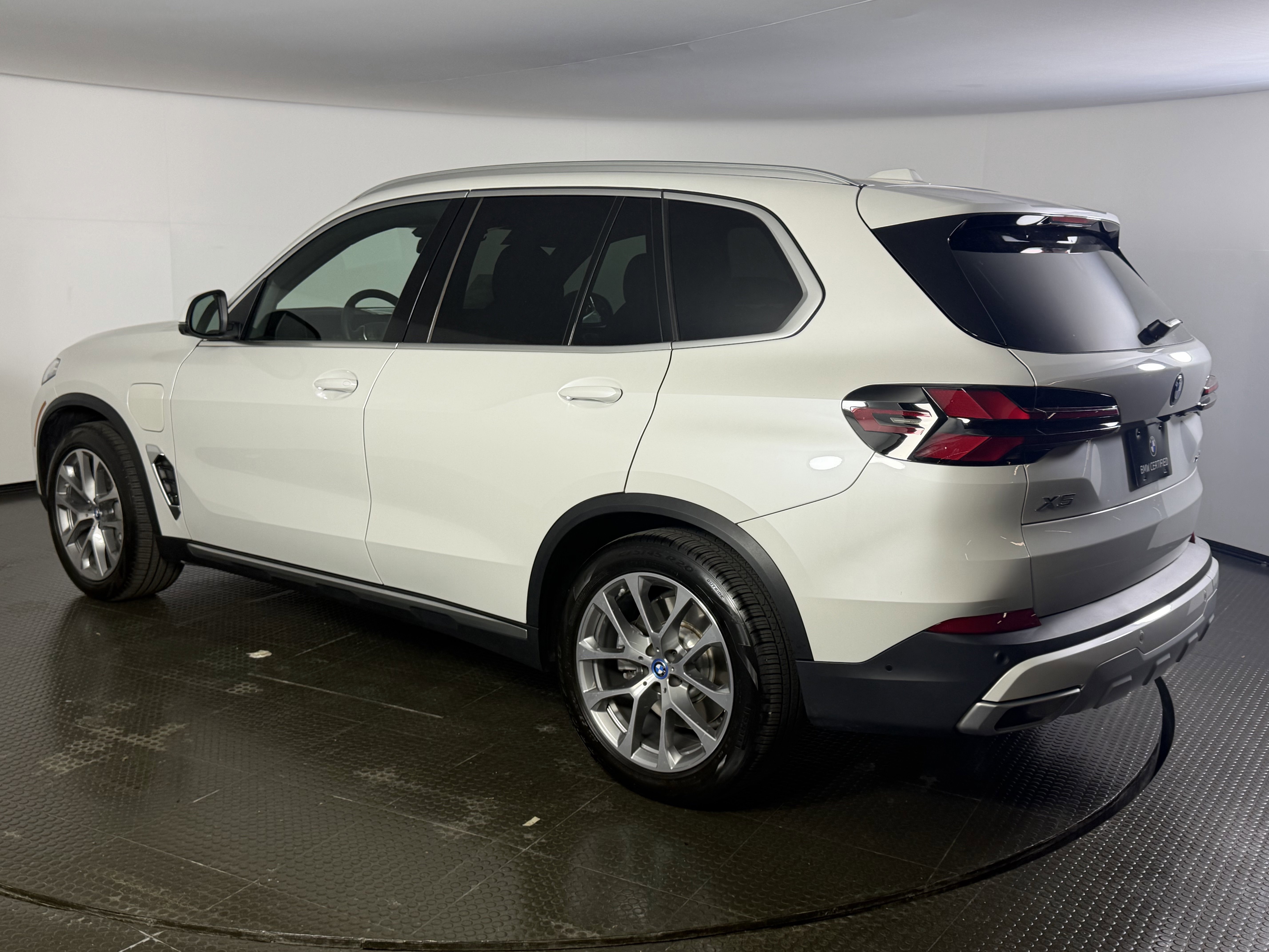 Certified 2025 BMW X5 xDrive50e w/ Premium Package AWD/4WD image 6