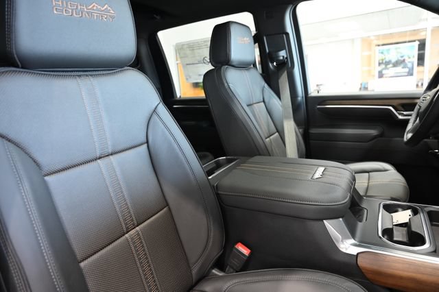 New 2026 Chevrolet Silverado 3500 High Country w/ High Country Premium Package AWD/4WD image 13