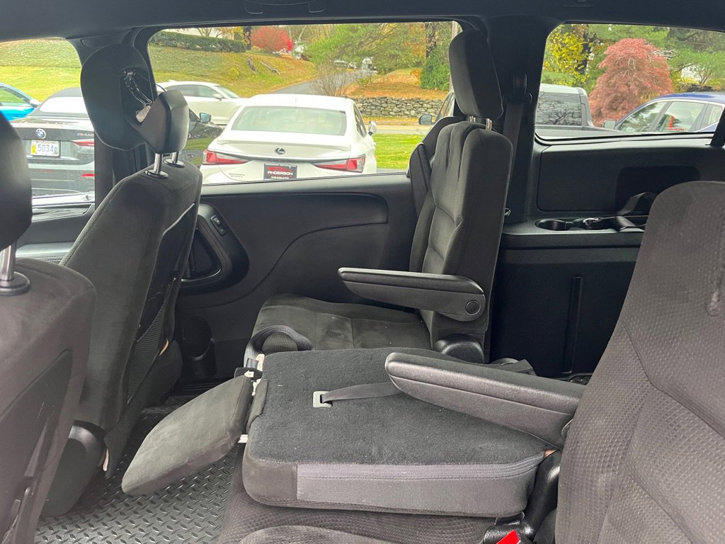 Used 2015 Dodge Grand Caravan SE image 12