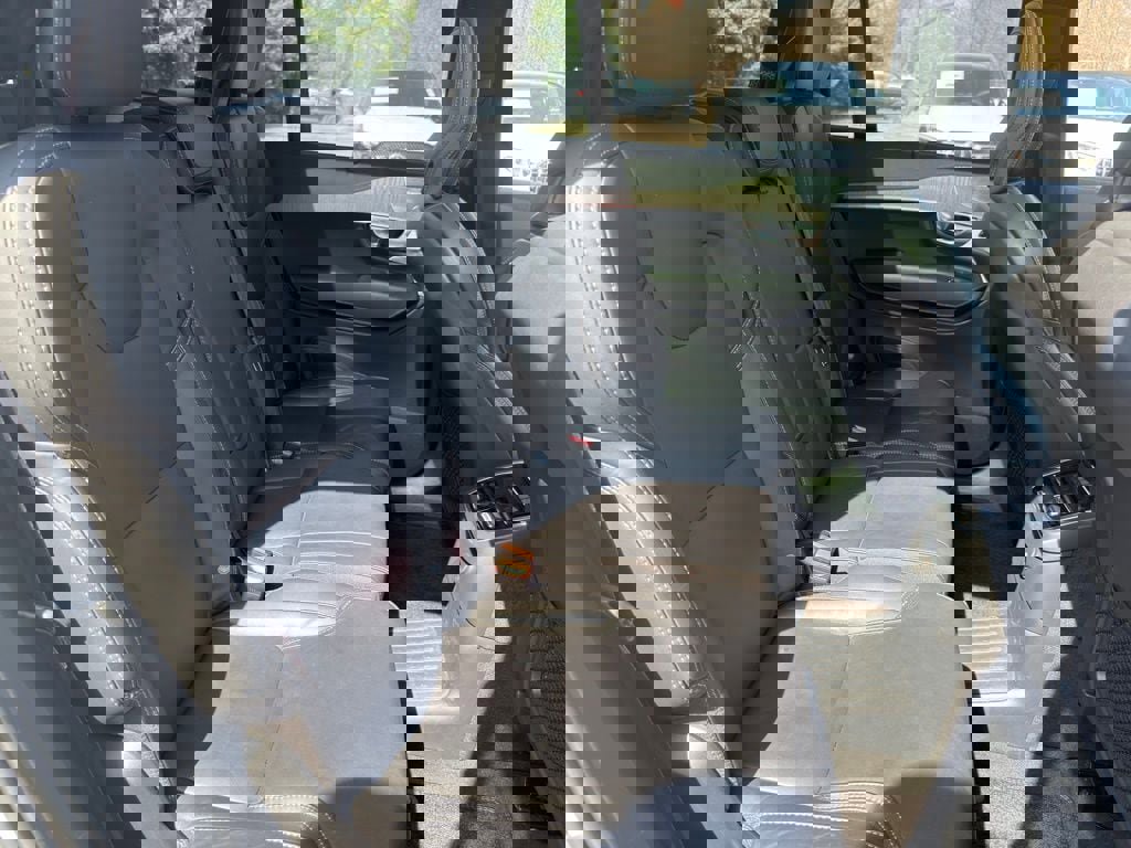 Used 2024 Volvo XC90 T8 Ultimate w/ Lounge Package image 37