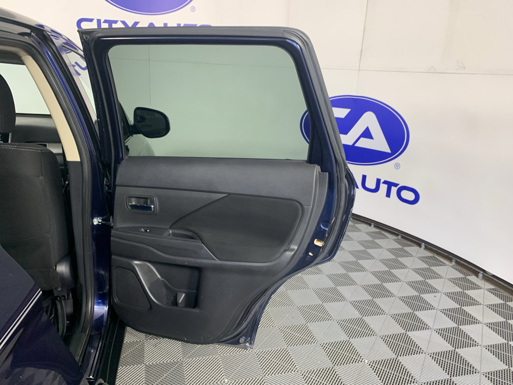 Used 2018 Mitsubishi Outlander ES image 35