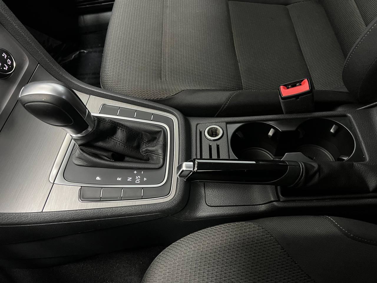 Used 2017 Volkswagen Golf S image 20