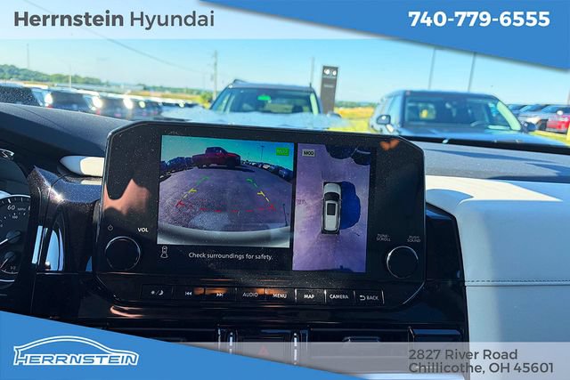 Used 2024 Nissan Pathfinder SL w/ Black Appearance Package AWD/4WD image 19