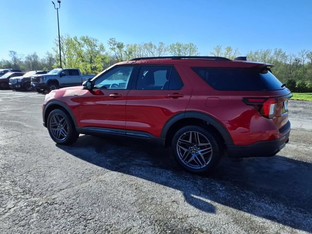 Used 2025 Ford Explorer ST-Line w/ ST-Line Street Pack AWD/4WD image 30
