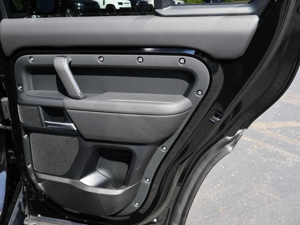 New 2026 Land Rover Defender 130 X-Dynamic SE AWD/4WD image 16