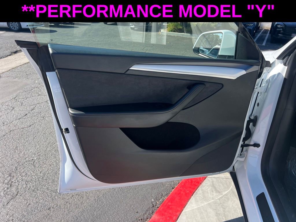 Used 2023 Tesla Model Y Performance image 45