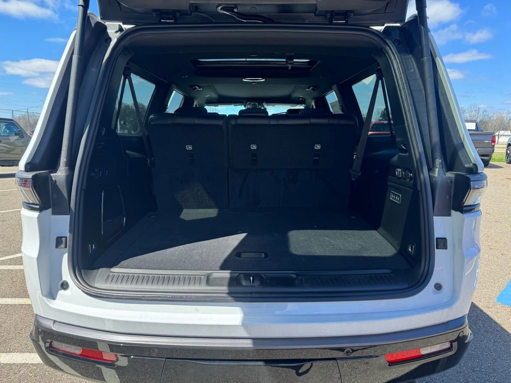 New 2026 Jeep Grand Wagoneer L Limited AWD/4WD image 10
