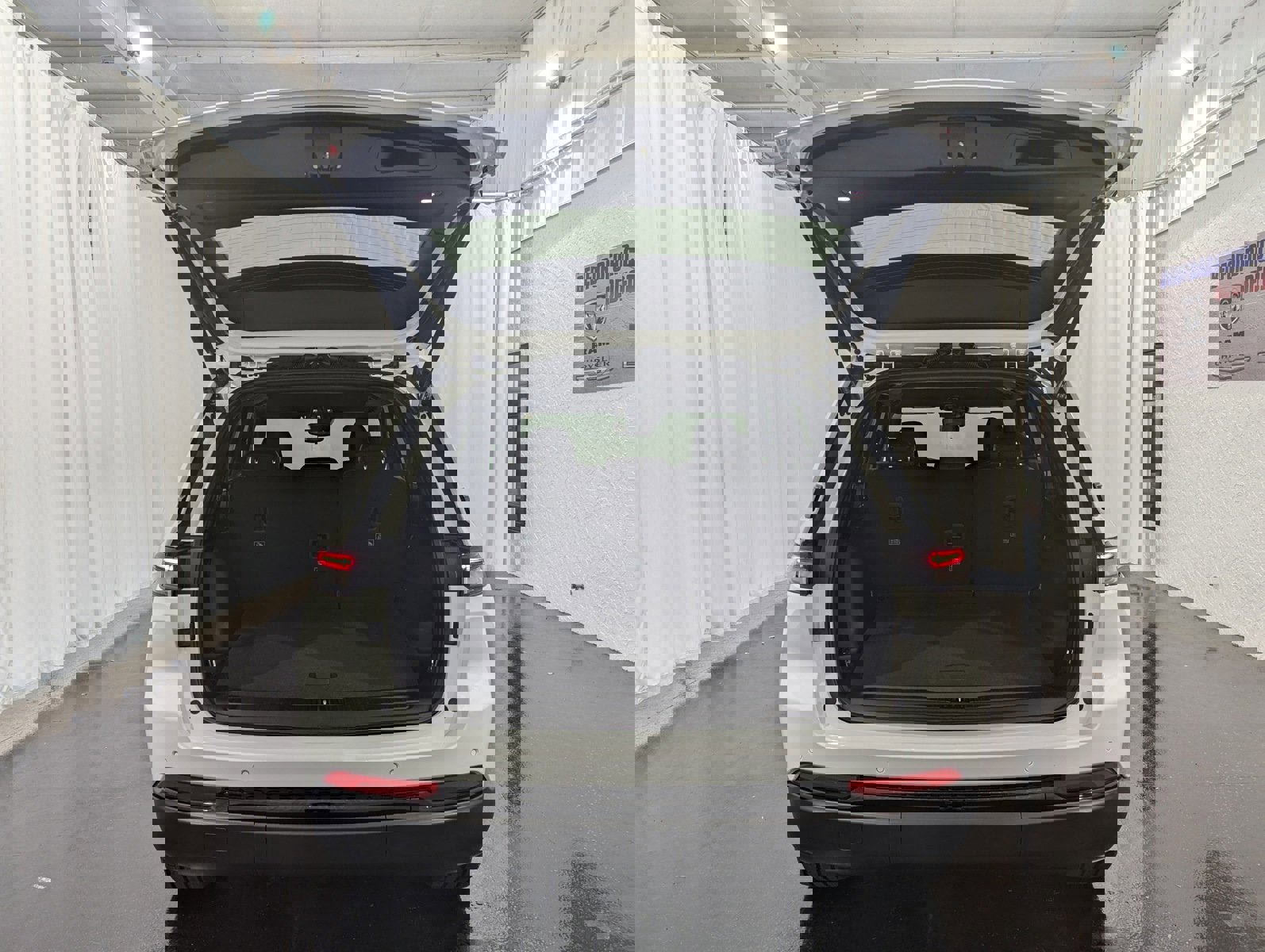 New 2024 Jeep Grand Cherokee Altitude image 8