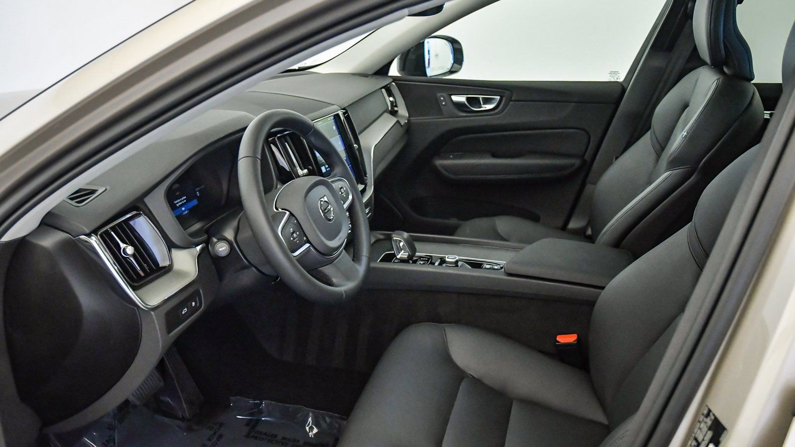 Certified 2025 Volvo XC60 T8 Core w/ Protection Package Premier image 18